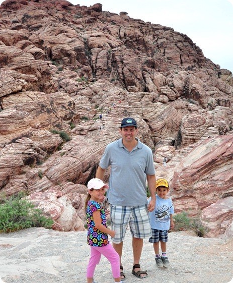 papá con los niños red rock canyon
